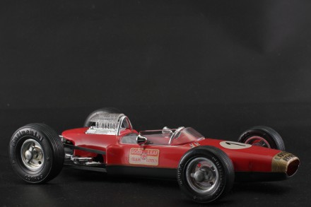 Lotus 33 in rot