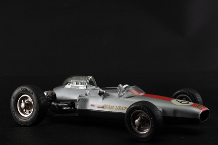 Lotus 33 in silber